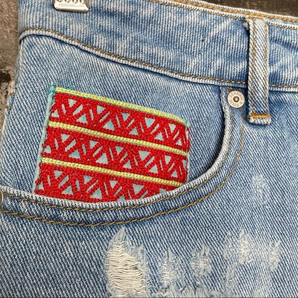 Kendall & Kylie Embroidered Jean Shorts Blue High Rise Cutoff Distressed Size 5 - Picture 4 of 10